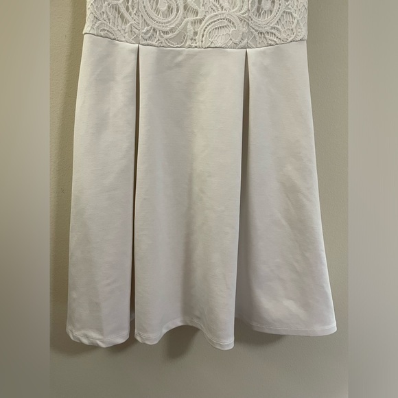 Francesca’s Sweetheart Lace Yoke Sleeveless Mini Dress in White - S‎ - Picture 4 of 10